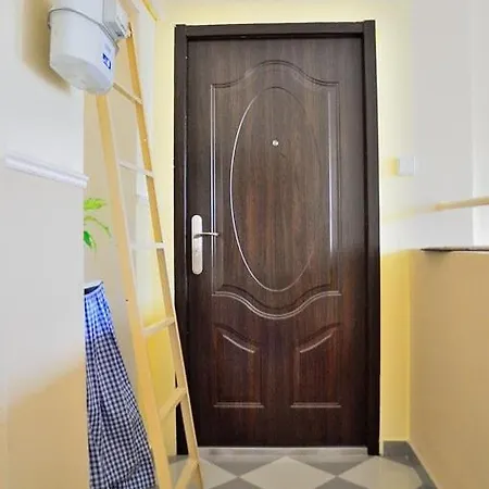 Διαμέρισμα Flat For Your In Κάρλοβι Βάρι